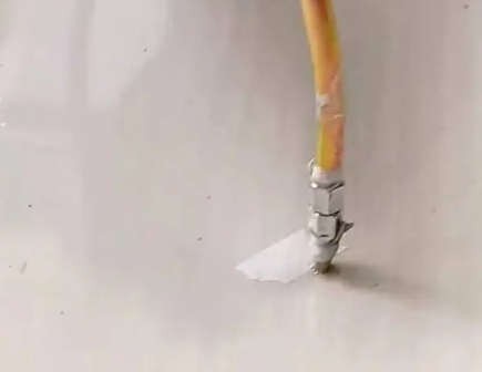 萝北瓷砖空鼓维修公司专业解答在瓷砖铺贴过程中，如果使用的砂料过粗（如全部使用了粗砂），可能会导致以下问题