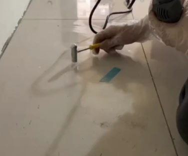萝北瓷砖开裂维修公司专业分享瓷砖在铺贴前如果没有沥干水分，将会导致以下问题