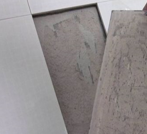 萝北瓷砖空鼓维修公司分享瓷砖铺贴时如果打浆（即涂抹在瓷砖背面和基层上的砂浆或瓷砖胶）过少，会带来以下问题